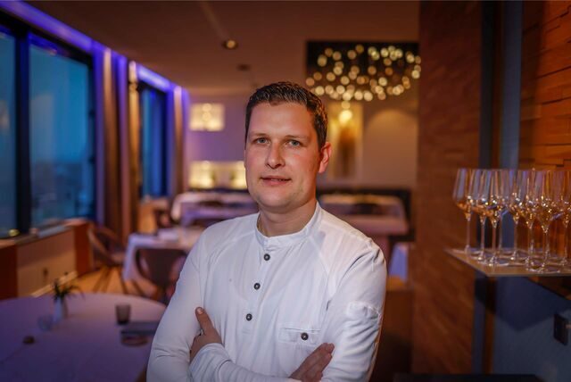 Bei der Verleihung Guide Michelin 2023 in Karlsruhe wurden am Dienstagabend (4.4.) Sterne-Restaurants in Deutschland ausgezeichnet. Michael Dyllong behielt seinen Stern für das „The Stage“ in Dortmund.