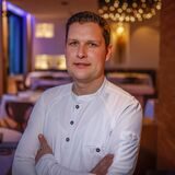 Bei der Verleihung Guide Michelin 2023 in Karlsruhe wurden am Dienstagabend (4.4.) Sterne-Restaurants in Deutschland ausgezeichnet. Michael Dyllong behielt seinen Stern für das „The Stage“ in Dortmund.
