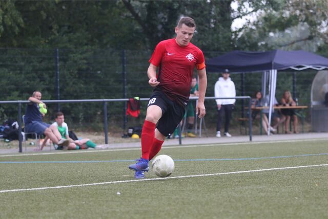 Dietrich Grass (VfB Lünen) am Ball.