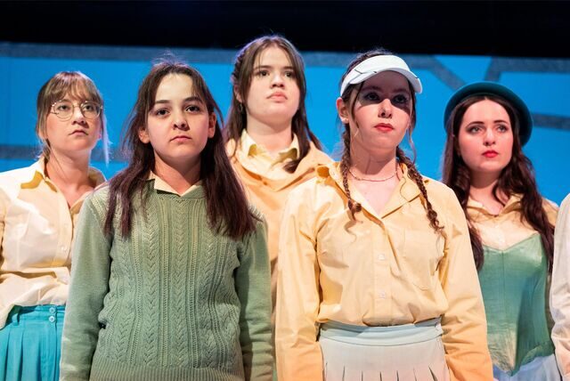 Elisa Grewe, Gamze Demir, Hannah Flottmann, Lena Grote und Patricia Madeleine Hosemann spielen im neuen Stück „Next Step!“ vom Jugendclub des Schauspiel Dortmund.