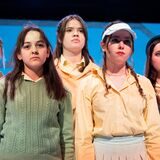 Elisa Grewe, Gamze Demir, Hannah Flottmann, Lena Grote und Patricia Madeleine Hosemann spielen im neuen Stück „Next Step!“ vom Jugendclub des Schauspiel Dortmund.