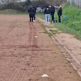 Der Platz in Fröndenberg-Hohenheide war nicht abgekreidet. Es mussten wie bei einem Juniorenspiel Hilfsmarkierungen in Form von Kunststoffhütchen herhalten.