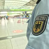 Die Bundespolizei hat am Flughafen ein Urteil vollstreckt. (Archivbild)