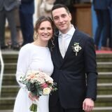 Judith und Leonard Schmidt stehen vor dem Schloss Westerholt.