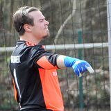 Jubel beim TuS Holzen-Sommerberg: BV Brambauers Torwart Berkay Anilir ist geschlagen.