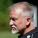 Carsten Walschus, Trainer von Preußen Lünen, gestikuliert.