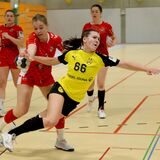 Felina Menne (gelbes Trikot) spielt mit den BVB-Juniorinnen um die deutsche Meisterschaft und hat nun auch ihr Debüt in der U17-Auswahl des DHB gegeben.