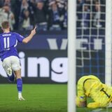 Marius Bülter freut sich über sein Tor zum Schalker 2:0 gegen Hertha BSC