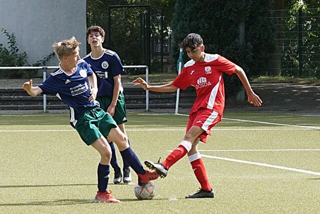 HSC-Spieler Jan Niklas Grams (l., HSC in Blau).