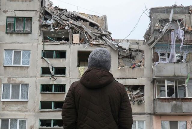 Sorge um Eskalation des Kriegs, hier ein durch einen russischen Raketenangriff beschädigtes Wohnhaus in Slowjansk. Bärbel Förster aus Bönen ist Mitgründerin des Friedensforums Kreis Unna.