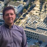 Stefan Thiel von der Gemeinde Holzwickede ist auf ein Luftbild von Holzwickede montiert.