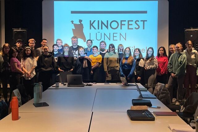 Studenten aus Dortmund kümmern sich in diesem Jahr um den Trailer fürs 33. Kinofest. Die künstlerische Leiterin Sonja Hofmann war jetzt bei ihnen zu Gast.