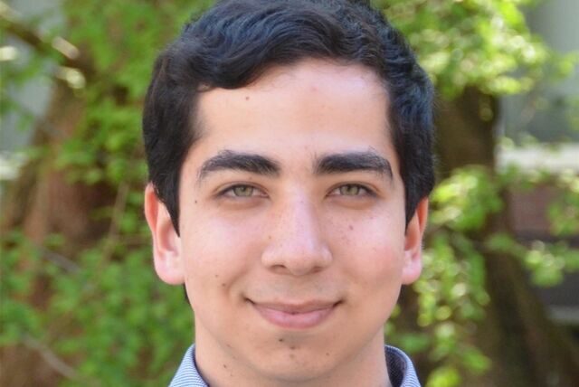 Fatih Asil, langjähriger Schülersprecher der Gesamtschule Fröndenberg und Ehrenmitglied der Bezirksschülervertretung Unna, kritisiert Schulministerin Dorothee Feller für den neuen Termin der Abiturprüfung am Tag des Zuckerfestes.