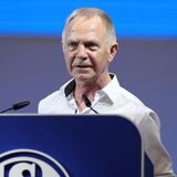 Bodo Menze, Gründer der Schalker Knappenschmiede, wird heute 70 Jahre alt.