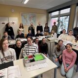 Beim Start in den Workshop zum Thema „Green Energy“ wurden die Schülerinnen von Workshop-Leiterin Amrei Hilthorst, Jacqueline Krebs (Karl-Kolle-Stiftung), Nicola Malachewitz (COGNOS International) und Lehrerin Bettina Bienert unterstützt.