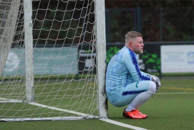 Torhüter Andreas Betke lehnt am Tor
