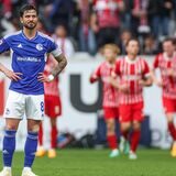 Danny Latza, Kapitän des FC Schalke 04, nach einem Tor für den SC Freiburg.