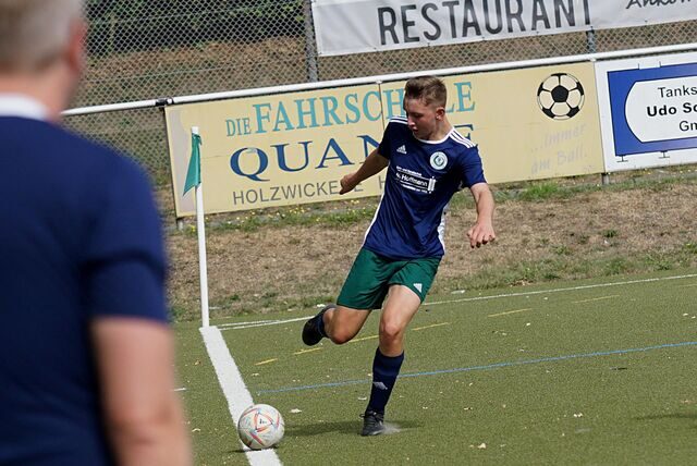 Unglücksrabe: Tim Lukas Nafe (HSC in Blau) traf am Sonntag zweimal ins eigene Tor.