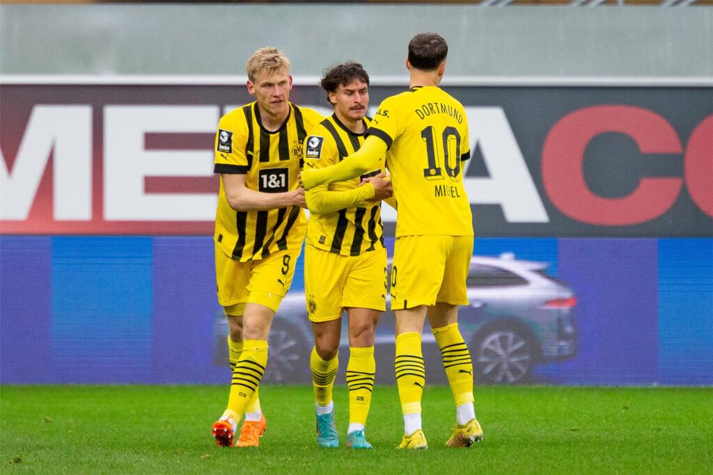 Guille Bueno bejubelt seinen Treffer gegen Verl.
