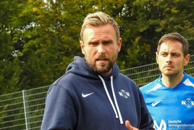 Königsborns Co-Trainer Kevin Jagusch gibt Anweisungen
