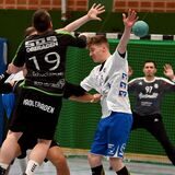 Hendrik Schuchtmann (SuS, Nummer 19) kommt zum Abschluss, Moritz Keck (VfL, r.) kann ihn nicht daran hindern. Doch VfL-Keeper Ayoub El Bouazzaoui (r.) zeigte eine Mega-Leistung und parierte viele Bälle.