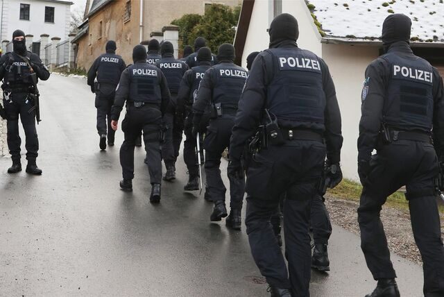 So sah es aus bei einem Einsatz gegen einen mutmaßlichen Reichsbürger im thüringischen Jagdschloss Waidmannsheil.