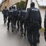 So sah es aus bei einem Einsatz gegen einen mutmaßlichen Reichsbürger im thüringischen Jagdschloss Waidmannsheil.