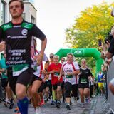 Läuferinnen und Läufer beim Start des Firmenlaufs 2023 in Unna.