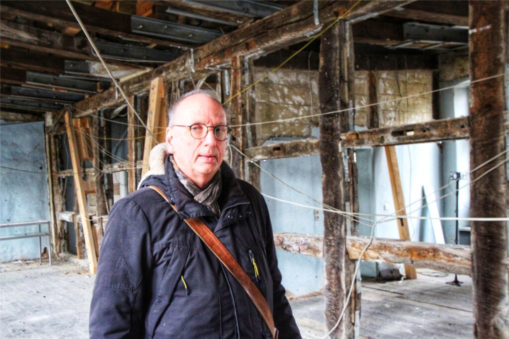 Stiftungsvorstand Thomas Buhl zeigt im ehemaligen Ruhtal-Museum und in der benachbarten Marktschänke weitergeht. Stiftungsvorstand Thomas Buhl zeigt im ehemaligen Ruhtal-Museum und in der benachbarten Marktschänke weitergeht.