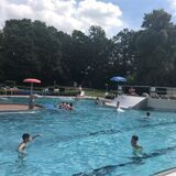 Das Bürgerfreibad Selm bietet Schwimmkurse in den Sommerferien an.