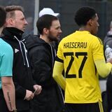 Kaiseraus-Trainer Patrick Kulinski (3.v.l.) freut sich über einen volleren Kader.