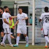 Königsborns Ahmet Acar (v.l.), Christopher Simon und Leo Mayka bejubeln einen der vielen Treffer gegen Berchum/Garenfeld.