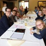 Ein Besuch mit der ganzen Familie zum Abschiedsfrühschoppen: Diese Gäste waren am letzten Tag zu Gast im Jakobsbrunnen, den Familie Heitmann nach Jahrzehnten abgibt.