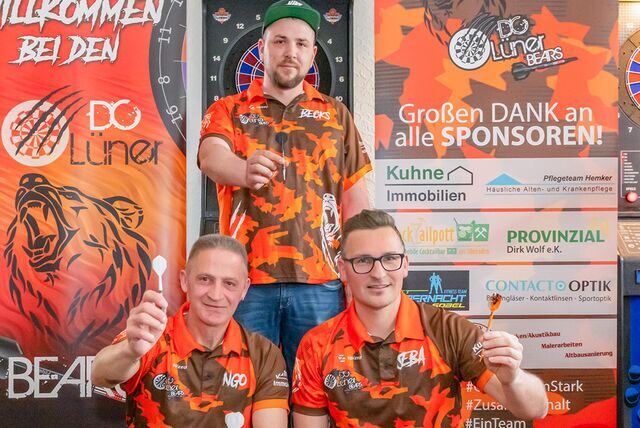 Die Truppe des Lüner Dart-Clubs in ihren Shirts