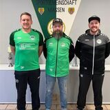 Jörg Bock (M.) wird der neue Co-Trainer von Daniel Pilzecker (l.). Rechts: Yannick Reimann, stellvertretender Fußball-Abteilungsleiter der SGM.