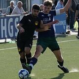 Felix Höttemann (r.) vom Holzwickeder SC in Aktion