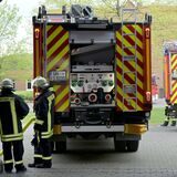 Die Feuerwehr Selm war mit allen Löschzügen vor Ort auf dem Hof an der Werner Straße, um das Feuer zu löschen.