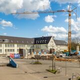 Auf dem Gelände der Overbergschule in Selm entsteht gerade ein Erweiterungsbau, der auch für den Offenen Ganztag genutzt werden soll.
