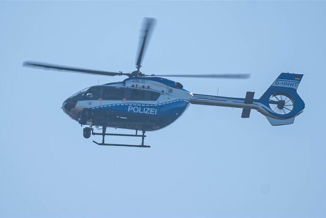 Ein Polizeihubschrauber flog am Dienstag über Selm, Lünen und Nordkirchen.