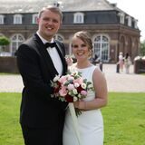 Marie und Björn Koch aus Dortmund haben im Schloss Nordkirchen geheiratet.