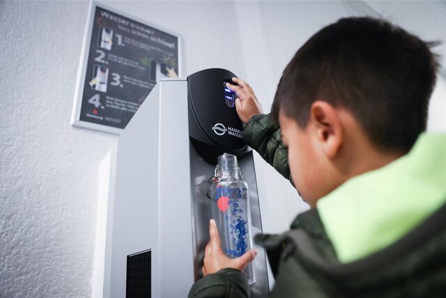 Wasserspender in der Schule soll es in Selm geben, bevor die heiße Jahreszeit beginnt. Derzeit laufen die finalen Planungen.