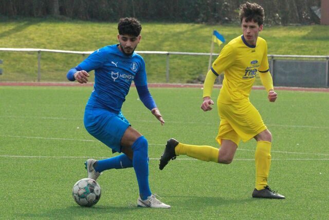 Rojhat Atalan (l.) muss eine Zwölf-Spiele-Sperre absitzen. Er hat als Trainer Innenraumverbot, hat aber im April dennoch eine Partie als Spieler bestritten.
