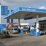 Diese Tankstelle in Nordkirchen war eine von zehn Tankstellen, die ein 21-Jähriger aus Selm überfiel. Nun steht er vor Gericht.