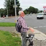 Schon vor zwei Jahren machte Winfried Hoch vom ADFC auf Gefahren für Radfahrer an der Kreuzung Hansaring und auf der Stockumer Straße aufmerksam.