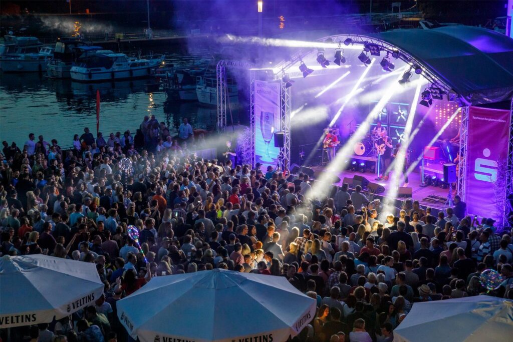 Bühne Hafenfest Marina Rünthe Bühne Hafenfest Marina Rünthe