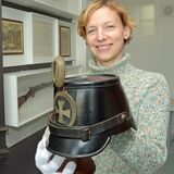 Dr. Constanze Döhrer mit einem Ausstellungsstück aus dem neu gestalteten Bereich des Stadtmuseums. Anfang Juli wechselt sie nach Bielefeld.