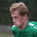 Luca Helmig führt den Ball.