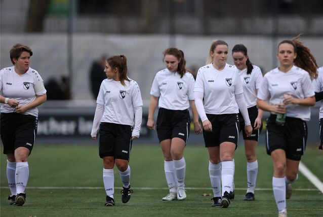 Frauen des PSV Bork mit Trainer Flemming Neuhaus