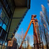 Der Förderturm der früheren Zeche Monopol ragt in den Himmel.