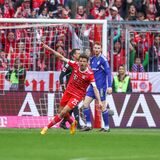 Thomas Müller vom FC Bayern München jubelt über sein Tor zum 1:0 gegen Schalke. Endstand: 6:0.